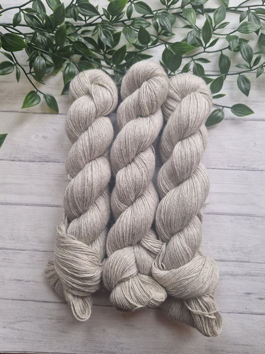 Cosy 4ply - Baby Grey undyed