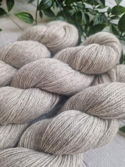 Cosy 4ply - Baby Grey undyed