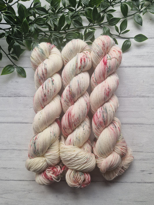 Snow Berries - Classic Sock