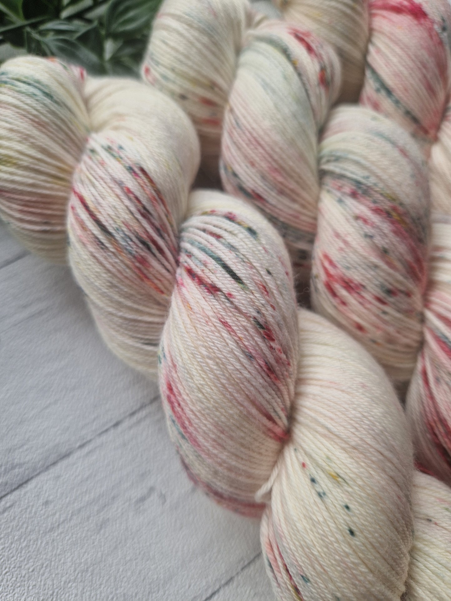 Snow Berries - Classic Sock